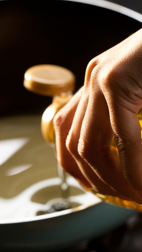 Pour cooking oil into a pan