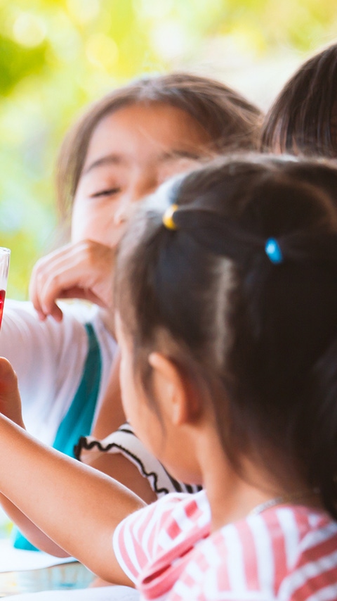 Children with red beverages